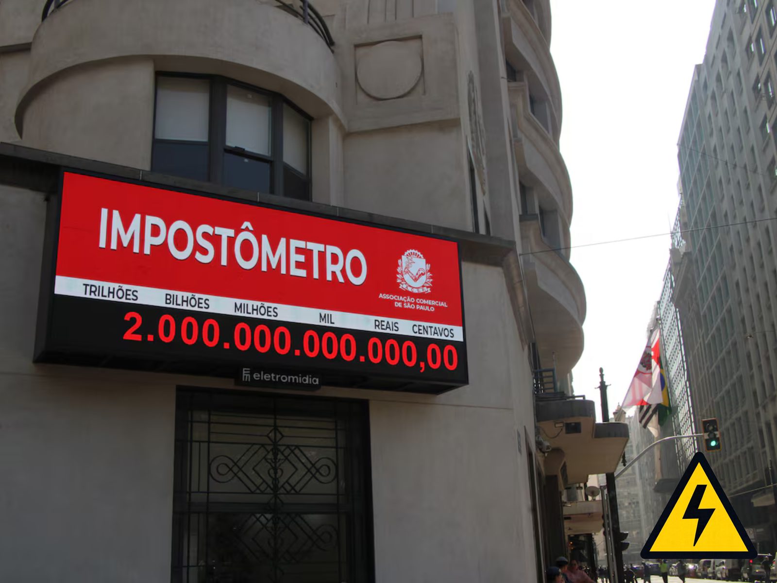 Painel Impostômetro em São Paulo mostrando a arrecadação de impostos em tempo real